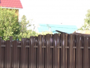 Забор из евроштакетника на ленточном фундаменте 10 метров фото в Видном